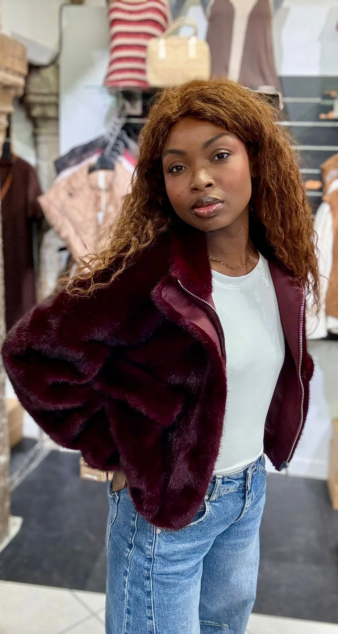 Manteau Fourrure Bordeaux – Image 2